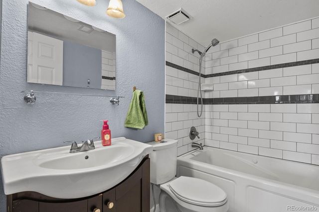 6475 S Dayton Street 307, Englewood, CO 80111