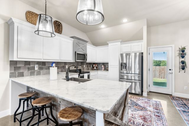 216 Rees Avenue, Godley, TX 76044