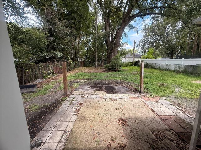 8425 N JONES AVENUE, Tampa, FL 33604