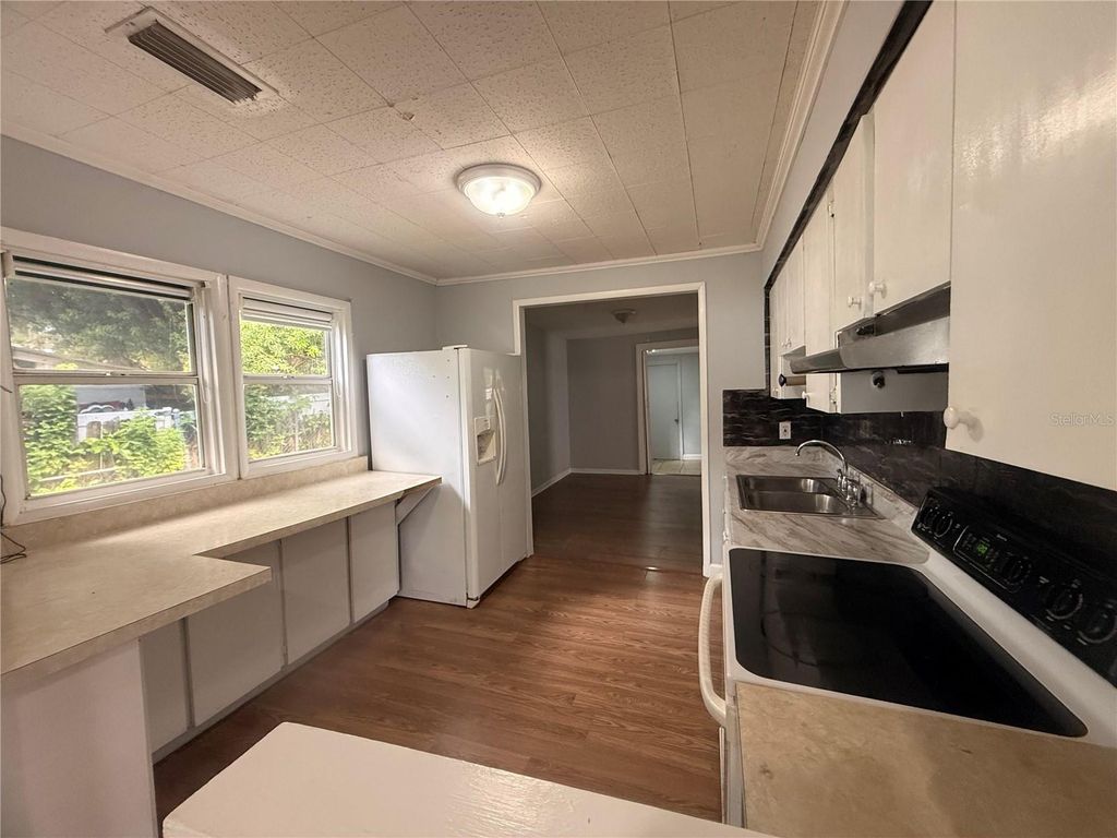 Image 15 of property listing at 8425 N JONES AVENUE, Tampa, FL 33604