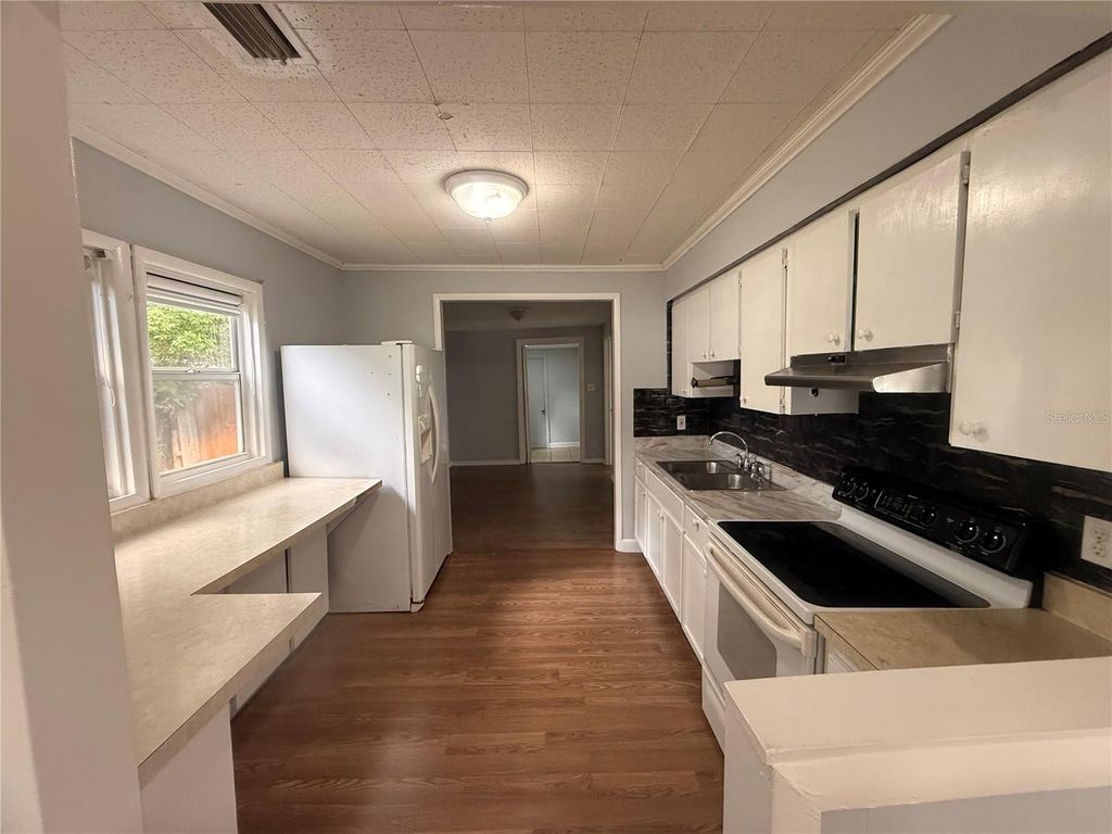 Image 16 of property listing at 8425 N JONES AVENUE, Tampa, FL 33604