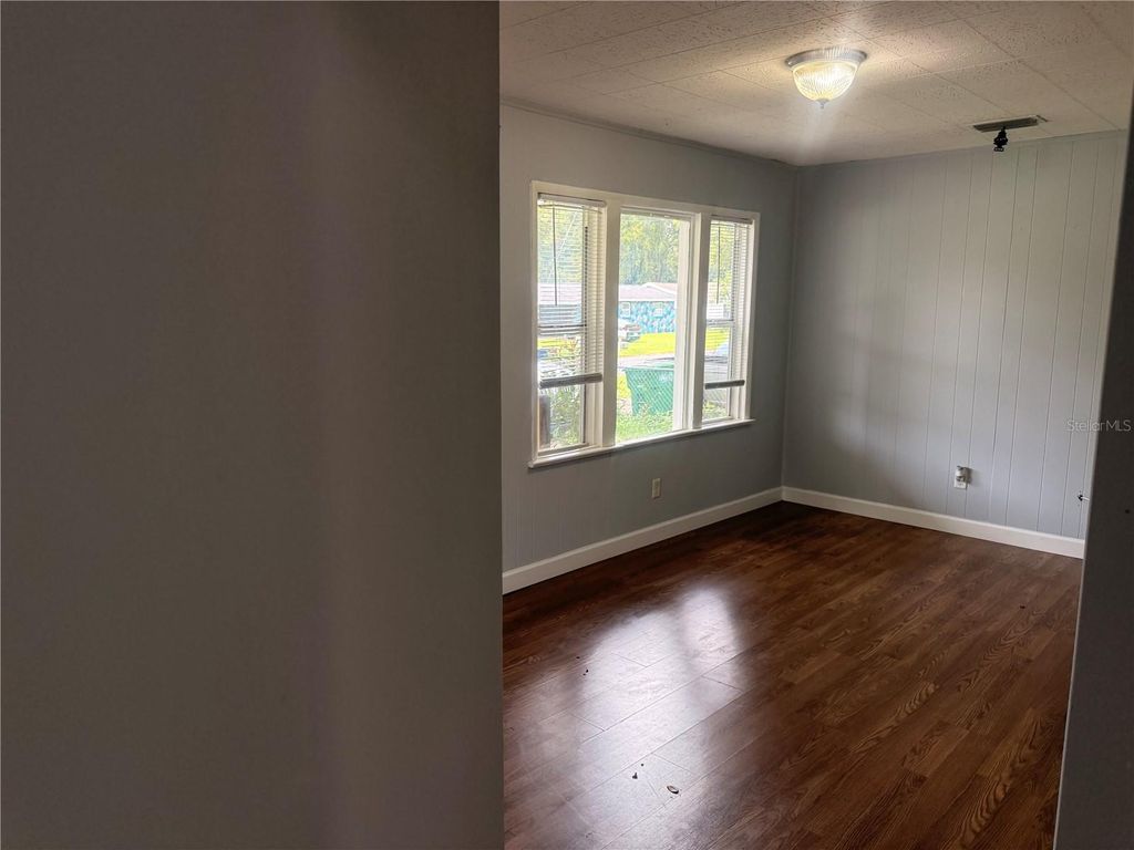 Image 17 of property listing at 8425 N JONES AVENUE, Tampa, FL 33604