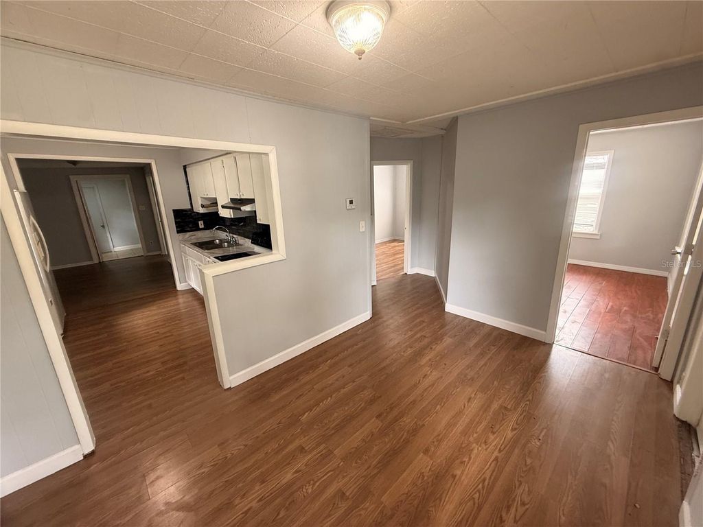 Image 18 of property listing at 8425 N JONES AVENUE, Tampa, FL 33604