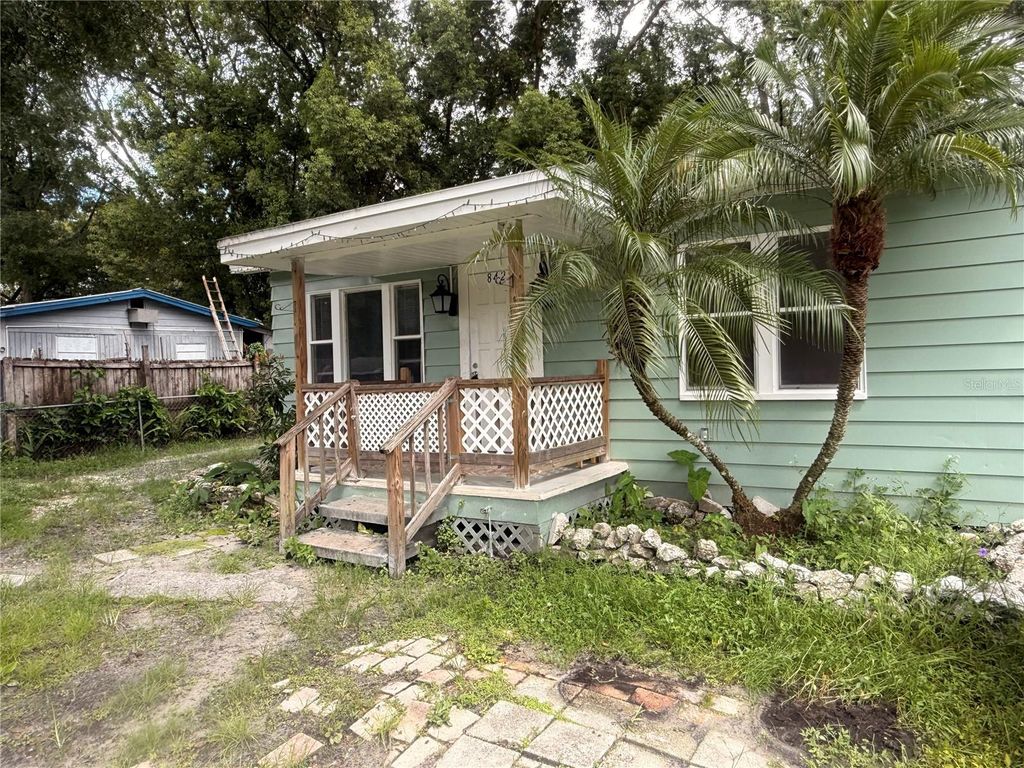 Image 3 of property listing at 8425 N JONES AVENUE, Tampa, FL 33604