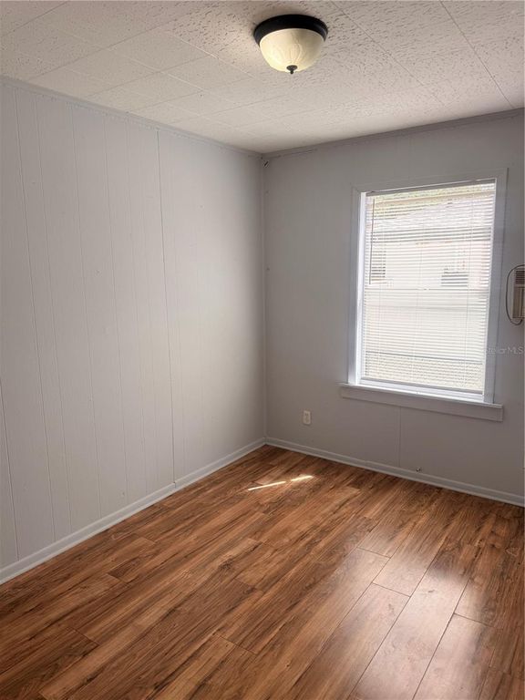 Image 25 of property listing at 8425 N JONES AVENUE, Tampa, FL 33604