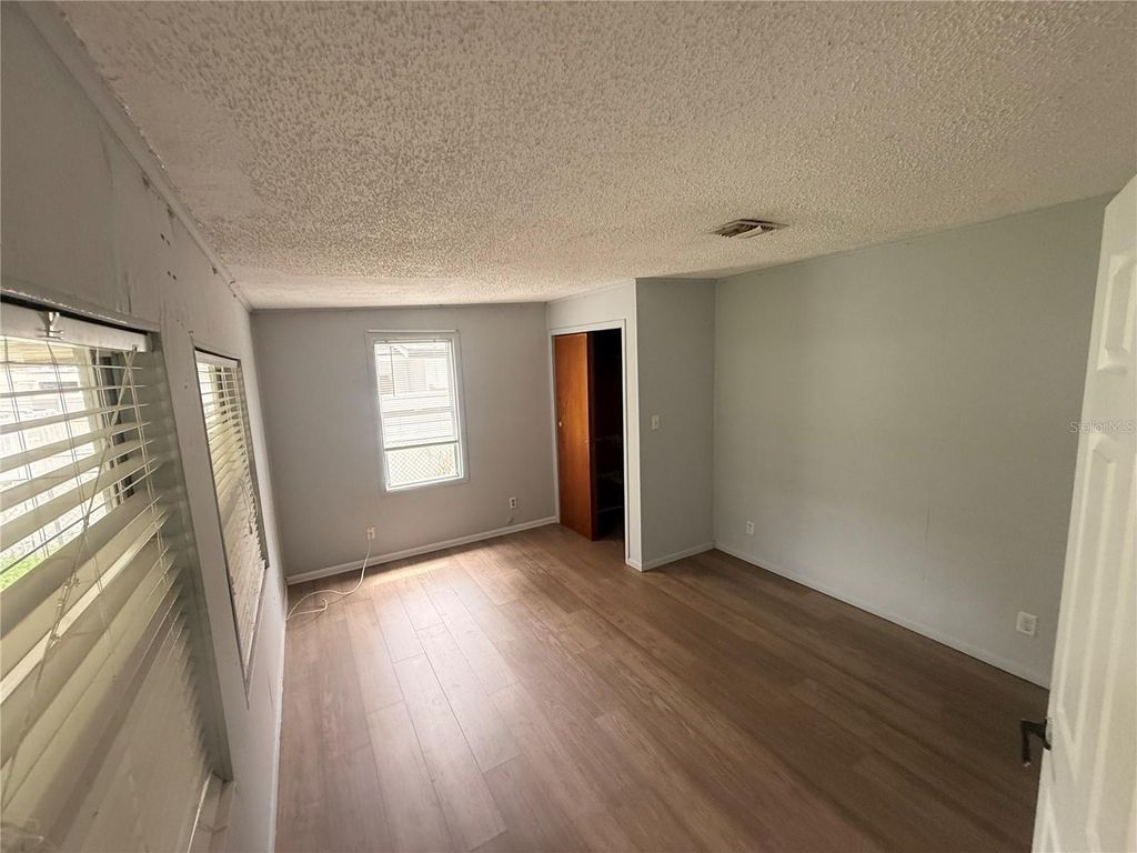 Image 26 of property listing at 8425 N JONES AVENUE, Tampa, FL 33604
