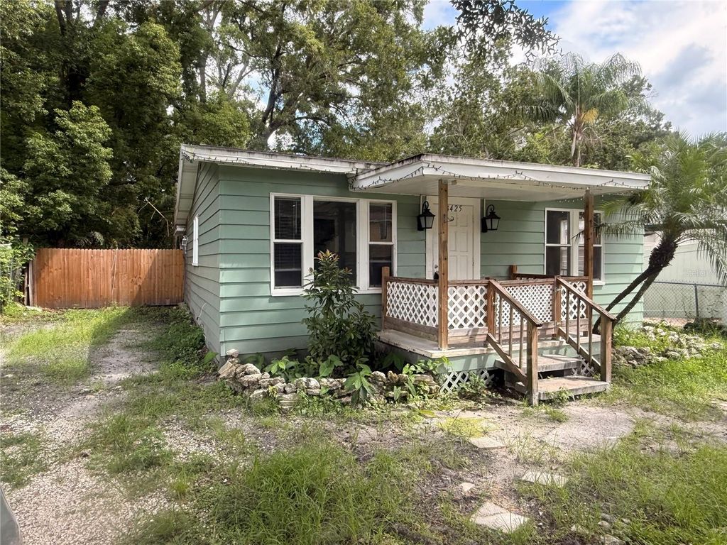 Image 4 of property listing at 8425 N JONES AVENUE, Tampa, FL 33604
