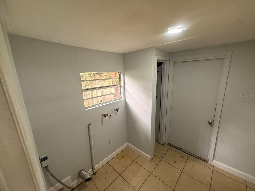 Image 34 of property listing at 8425 N JONES AVENUE, Tampa, FL 33604