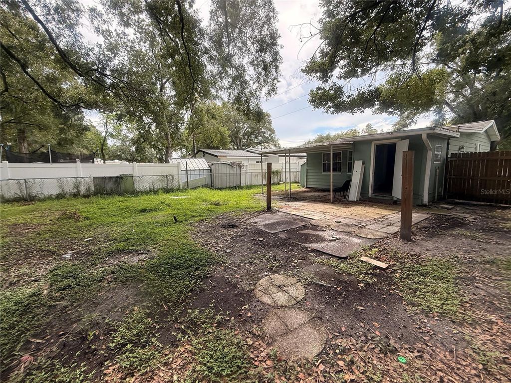 Image 35 of property listing at 8425 N JONES AVENUE, Tampa, FL 33604