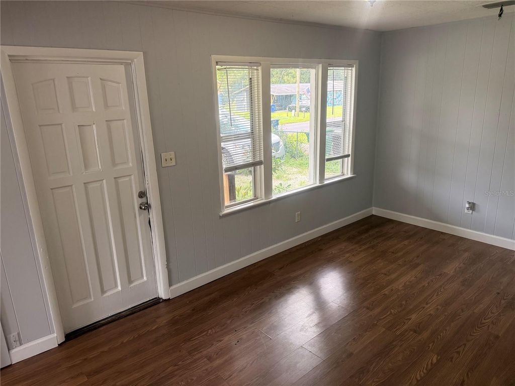 Image 5 of property listing at 8425 N JONES AVENUE, Tampa, FL 33604