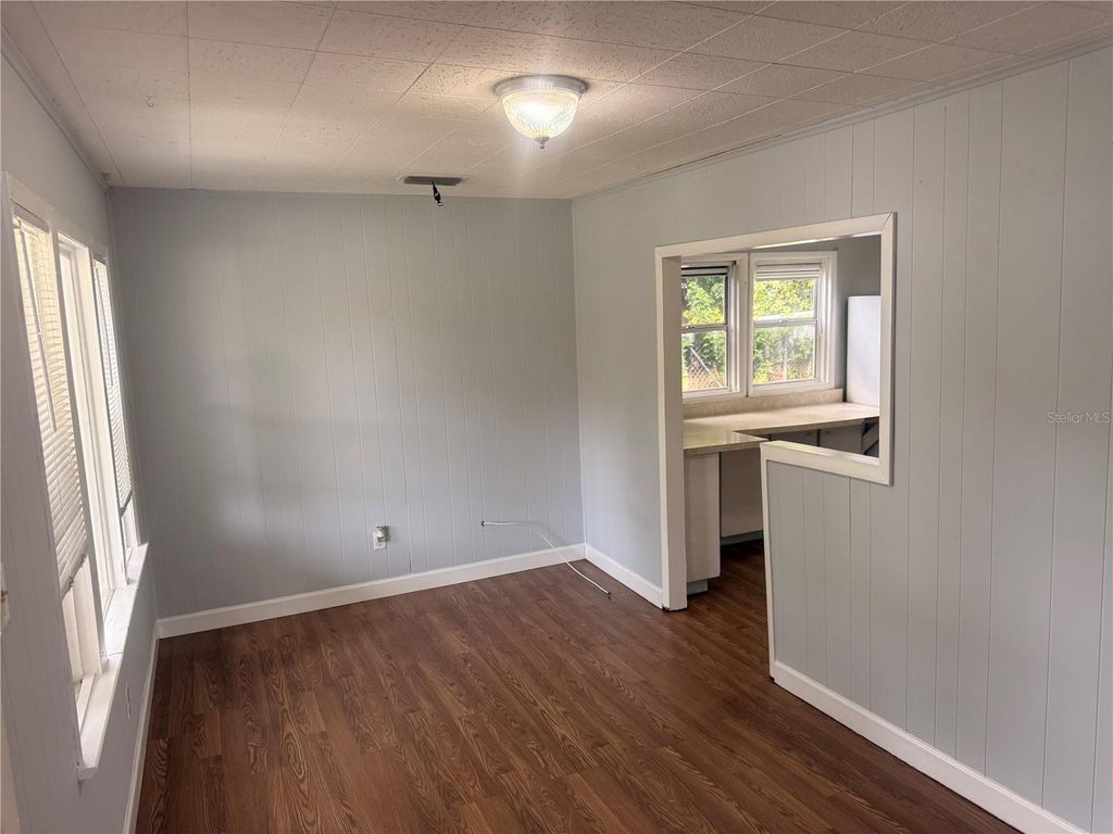 Image 6 of property listing at 8425 N JONES AVENUE, Tampa, FL 33604