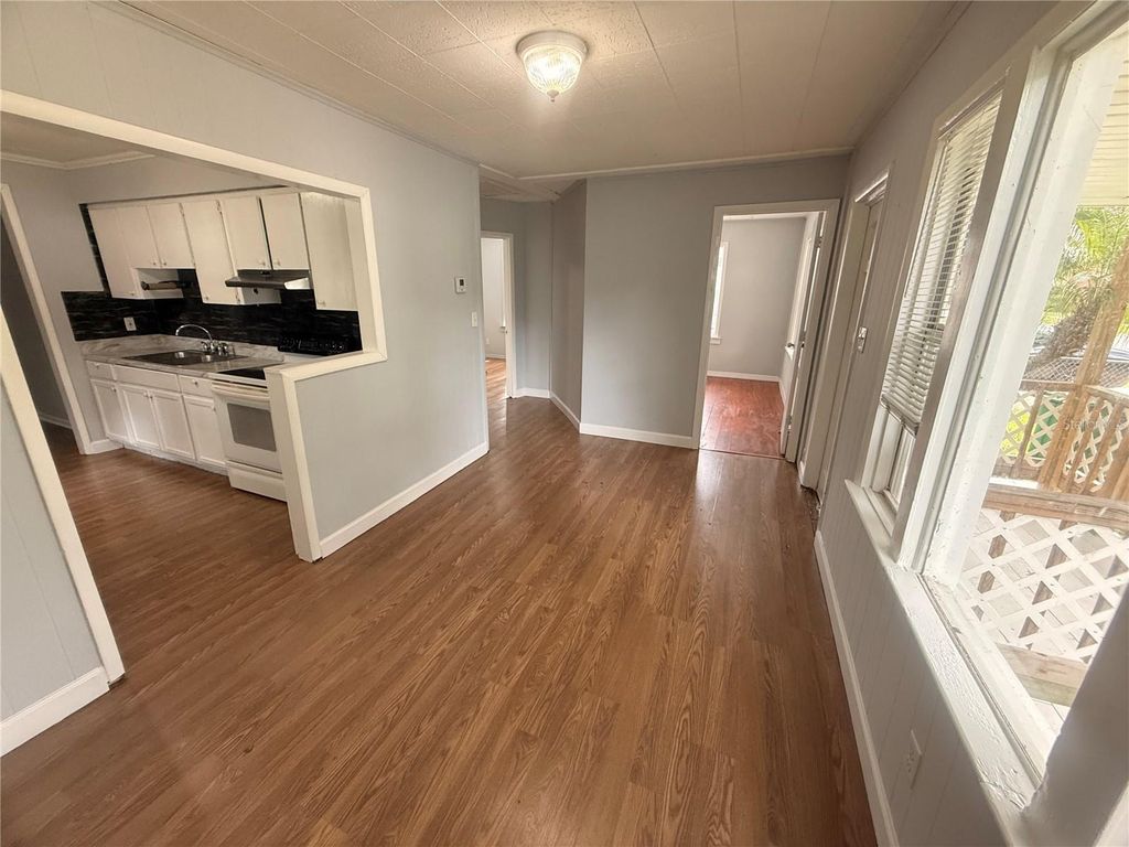 Image 7 of property listing at 8425 N JONES AVENUE, Tampa, FL 33604
