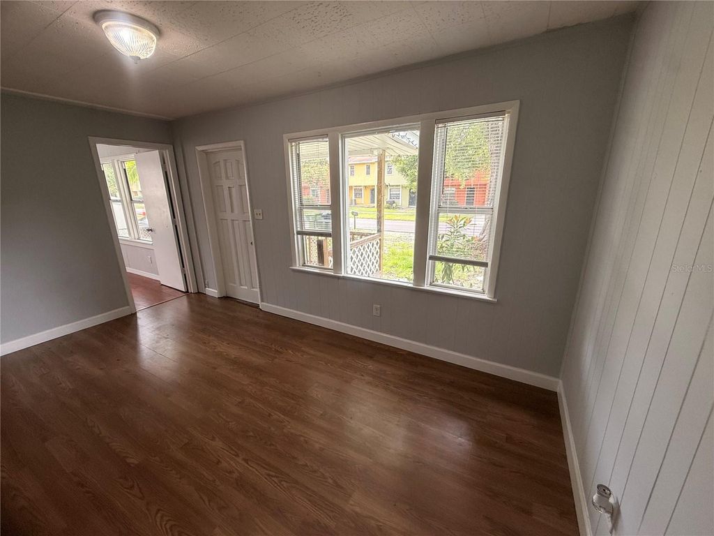 Image 8 of property listing at 8425 N JONES AVENUE, Tampa, FL 33604