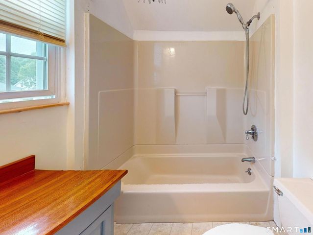 39 Geer Avenue, Norwich, CT 06360
