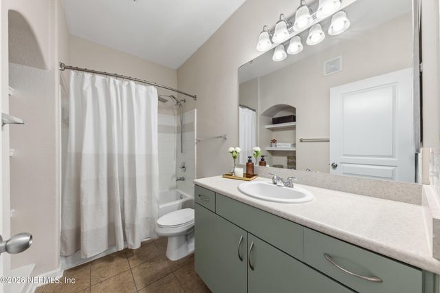 8290 GATE Parkway W 1014, Jacksonville, FL 32216