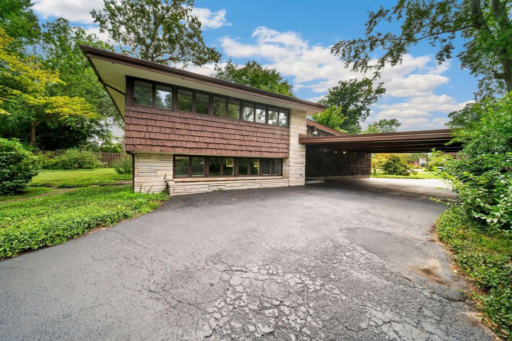 301 Kenwood Place, Michigan City, IN 46360