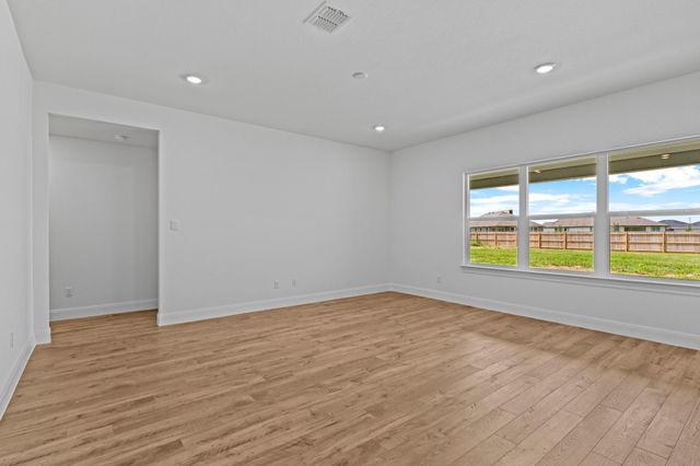 156 Great Northern DR, Cedar Creek, TX 78612