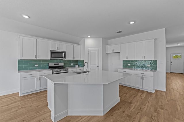 156 Great Northern DR, Cedar Creek, TX 78612