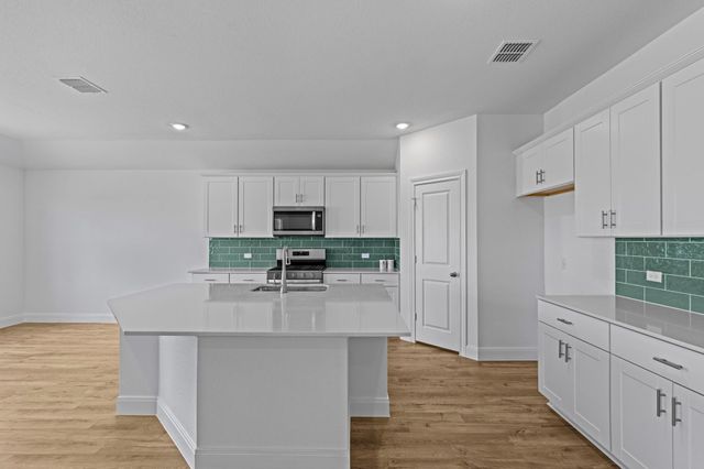 156 Great Northern DR, Cedar Creek, TX 78612