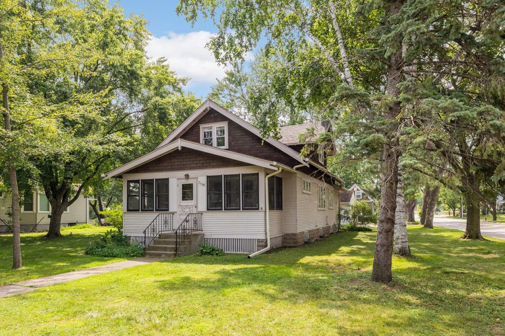 2504 16th Avenue E, North Saint Paul, MN 55109
