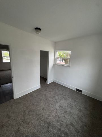 103 E Savidge Street, Spring Lake Vllg, MI 49456
