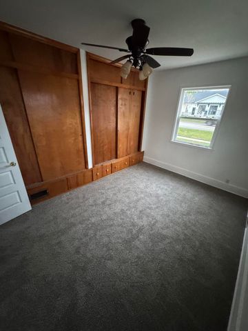 103 E Savidge Street, Spring Lake Vllg, MI 49456