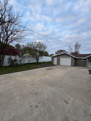 103 E Savidge Street, Spring Lake Vllg, MI 49456