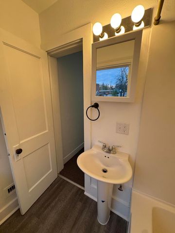103 E Savidge Street, Spring Lake Vllg, MI 49456