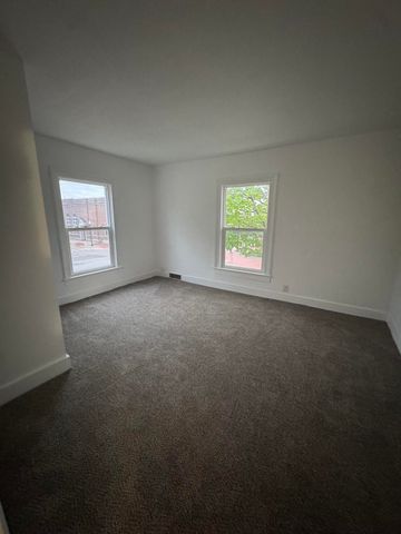 103 E Savidge Street, Spring Lake Vllg, MI 49456