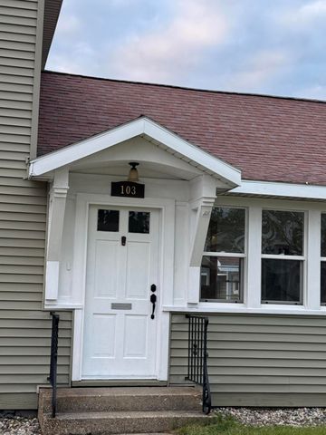 103 E Savidge Street, Spring Lake Vllg, MI 49456
