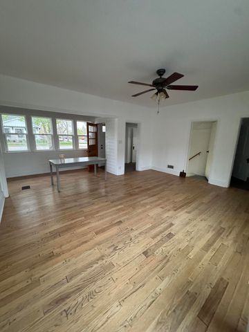 103 E Savidge Street, Spring Lake Vllg, MI 49456
