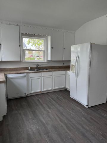103 E Savidge Street, Spring Lake Vllg, MI 49456