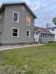 103 E Savidge Street, Spring Lake Vllg, MI 49456