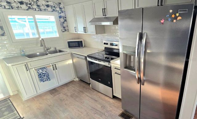 176 INDEPENDENCE AVENUE 6, Palm Harbor, FL 34684