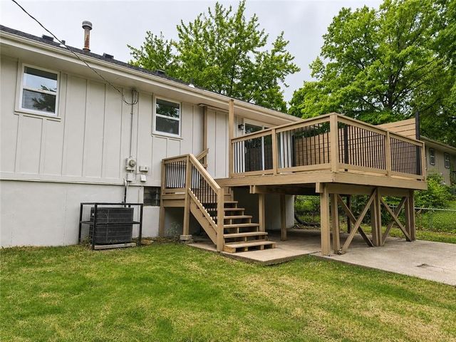 17008 E 2nd Street, Independence, MO 64056