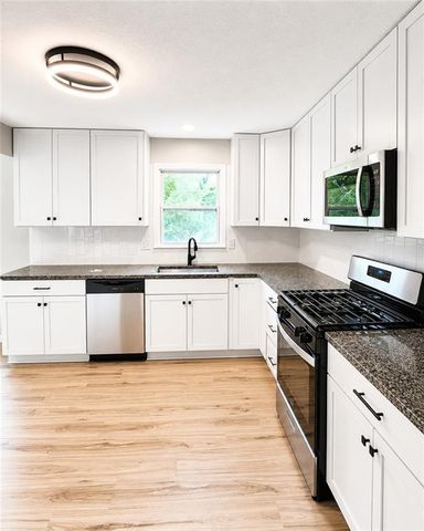 17008 E 2nd Street, Independence, MO 64056