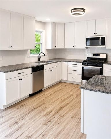17008 E 2nd Street, Independence, MO 64056