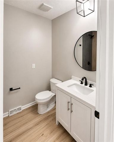 17008 E 2nd Street, Independence, MO 64056