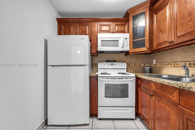 8320 NW 8th St 2-414, Miami, FL 33126