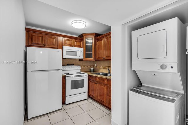 8320 NW 8th St 2-414, Miami, FL 33126