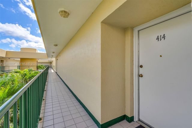 8320 NW 8th St 2-414, Miami, FL 33126