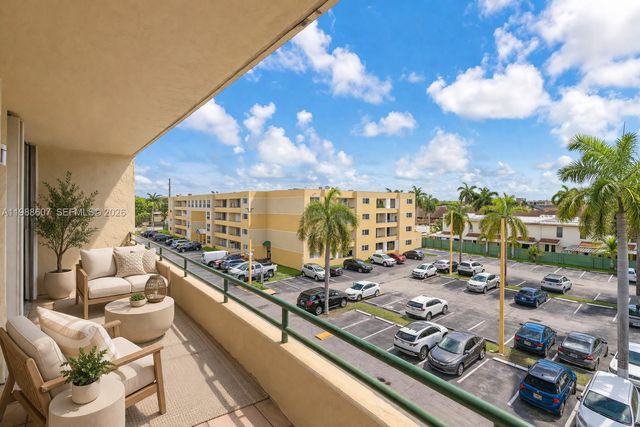 8320 NW 8th St 2-414, Miami, FL 33126