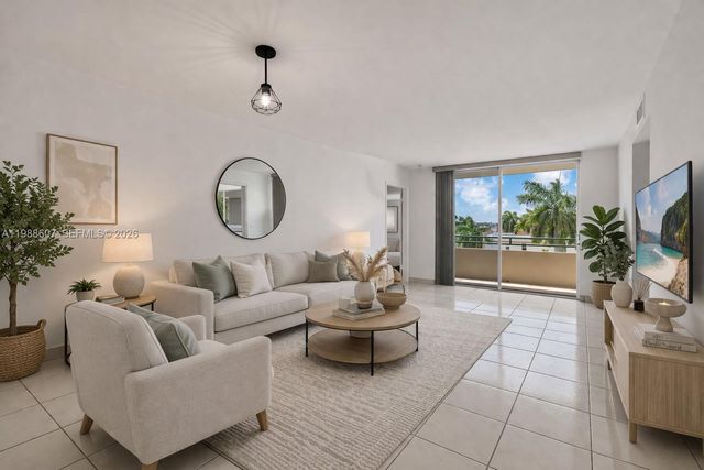 8320 NW 8th St 2-414, Miami, FL 33126