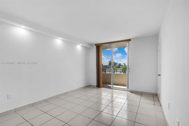 8320 NW 8th St 2-414, Miami, FL 33126