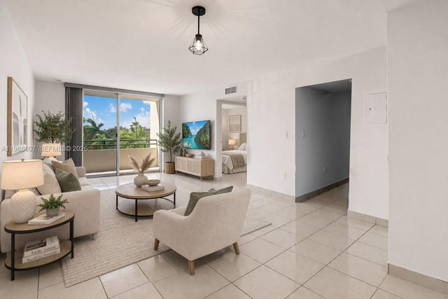 8320 NW 8th St 2-414, Miami, FL 33126