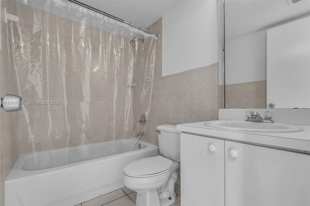 8320 NW 8th St 2-414, Miami, FL 33126