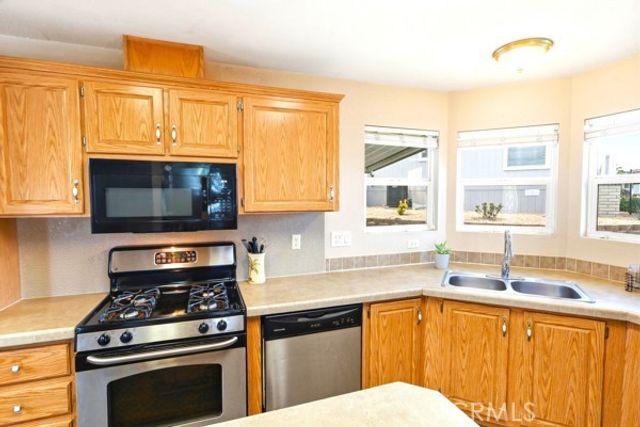 1536 S State Street 99, Hemet, CA 92543
