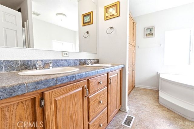1536 S State Street 99, Hemet, CA 92543