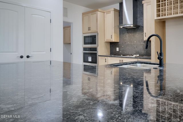 12165 Sanna Drive, El Paso, TX 79934