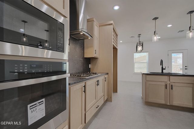 12165 Sanna Drive, El Paso, TX 79934